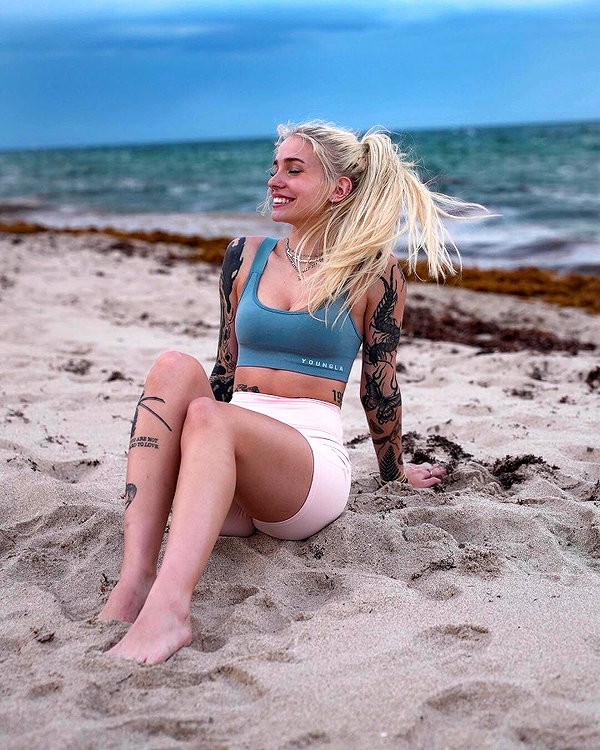 peachtoot.plz instagram image archive image