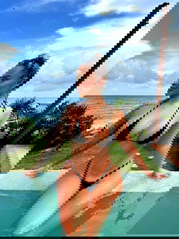 itshayleydavies itshayleydavies archive image