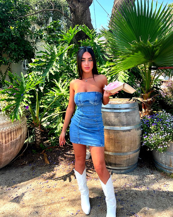 alma_ck_ instagram image archive image