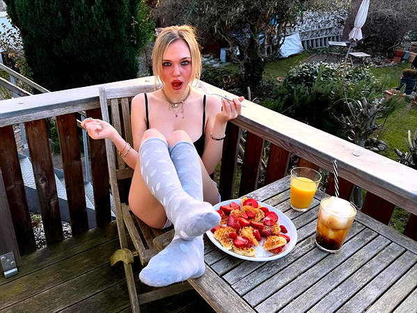 leni.bahr instagram image archive image