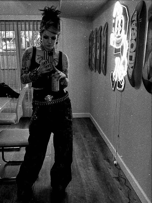 yeahimcaroline instagram image archive image