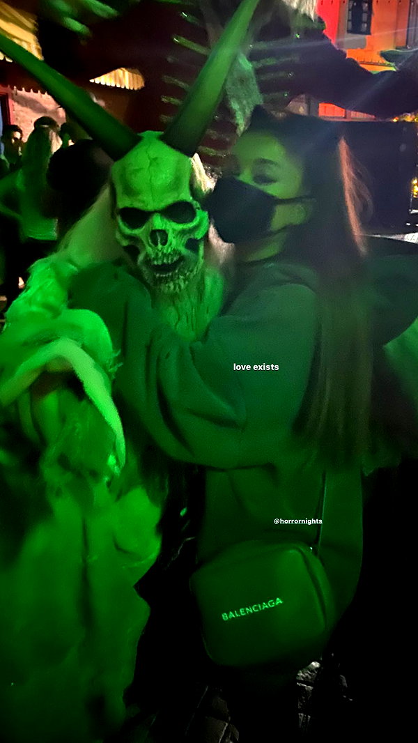arianagrande instagram image archive image
