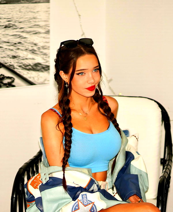 lydiavioletofficial instagram image archive image