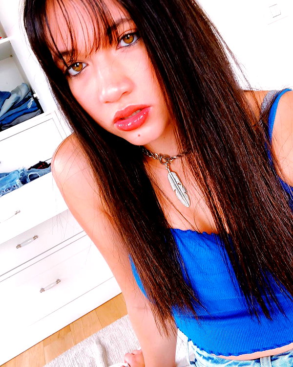romi_henenson instagram image archive image
