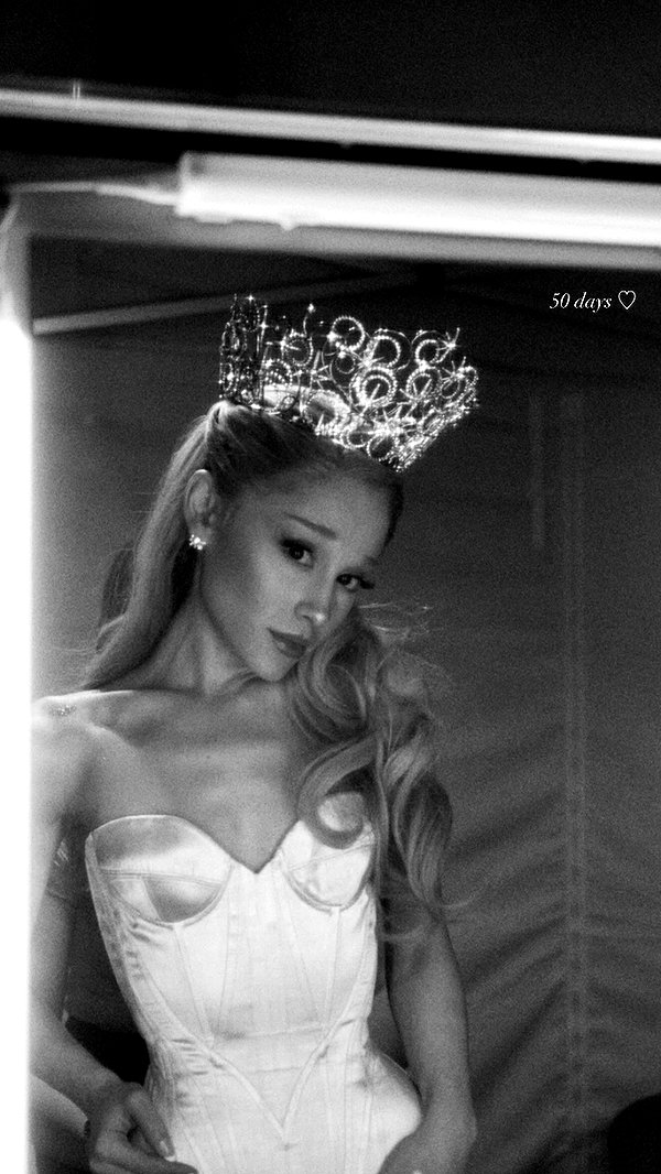 arianagrande instagram image archive image