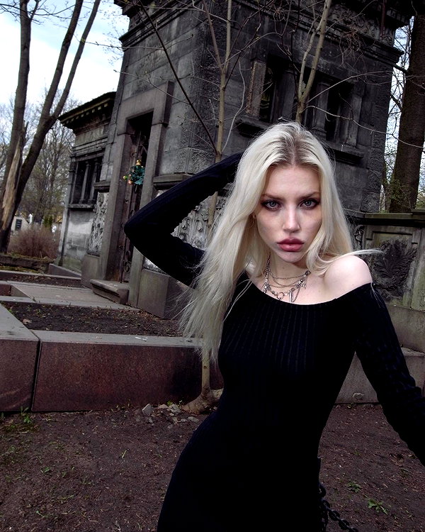 alien.hanna instagram image archive image