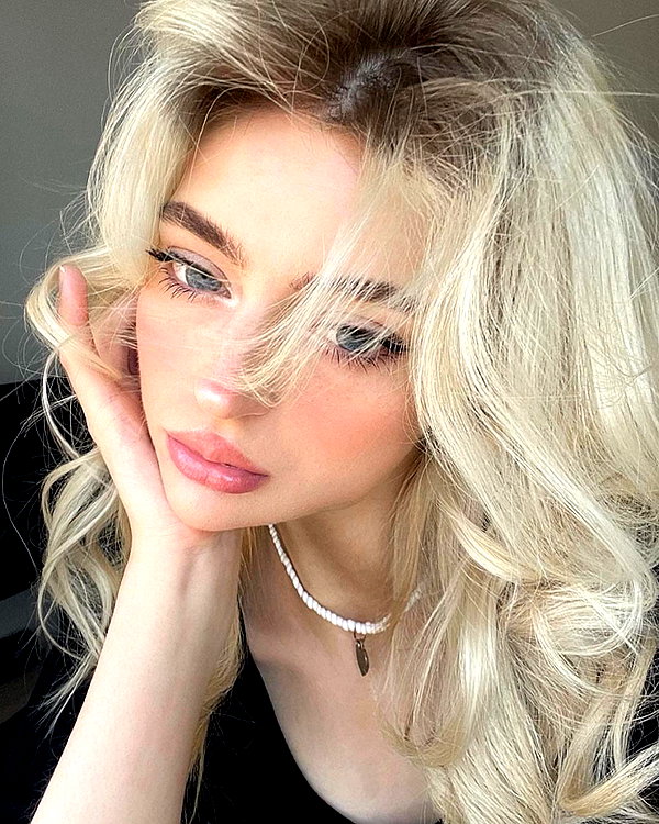 baddiesessence instagram image archive image
