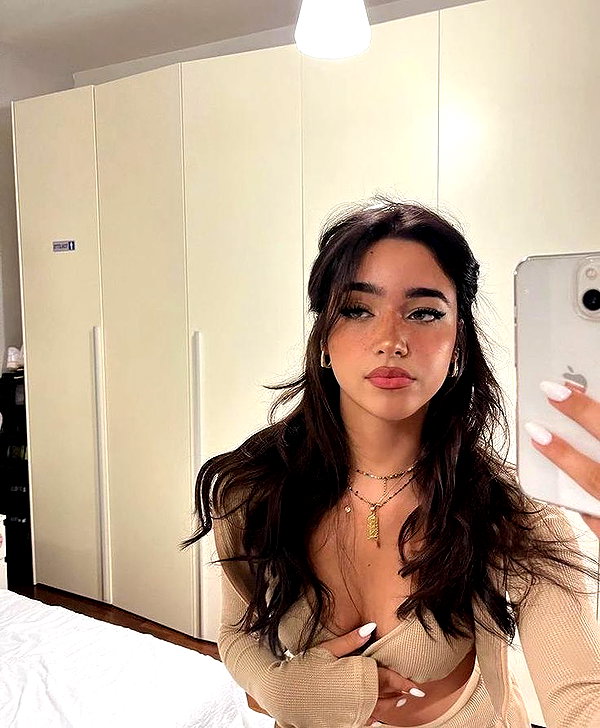 baddiesessence instagram image archive image
