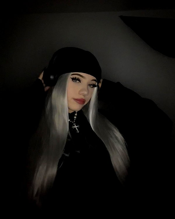 _roniira instagram image archive image