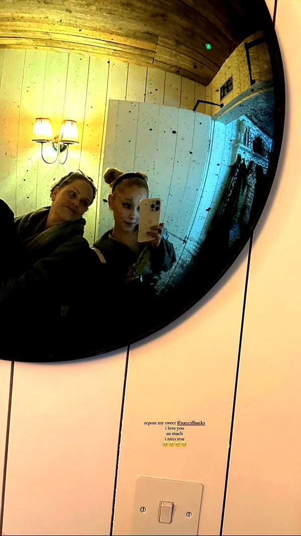 arianagrande instagram image archive image