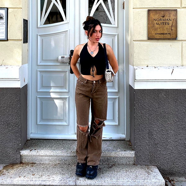 romi_henenson instagram image archive image