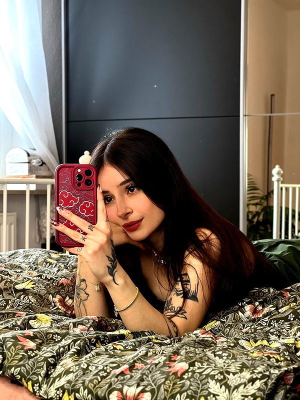 cata.leyah instagram image archive image