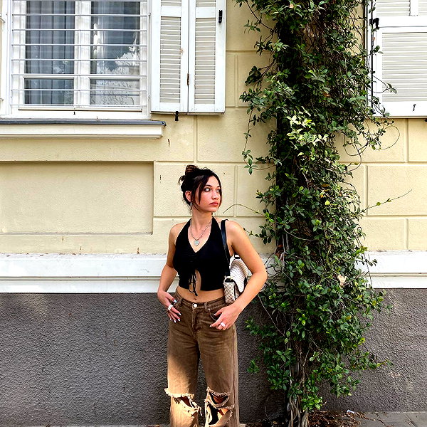 romi_henenson instagram image archive image