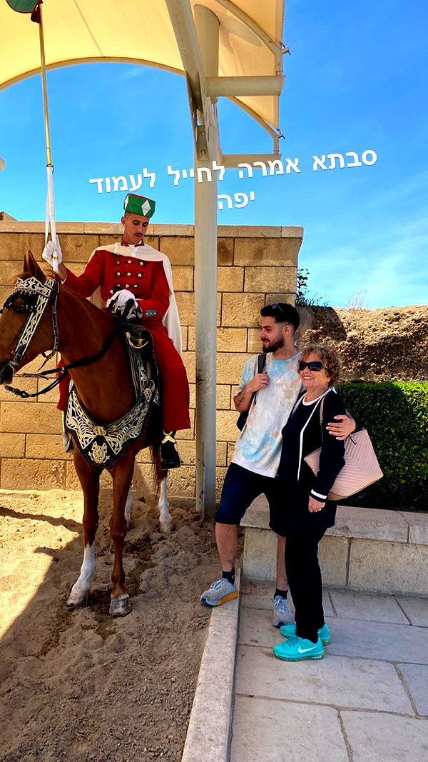 Archived image from @elaysolomon on Instagram