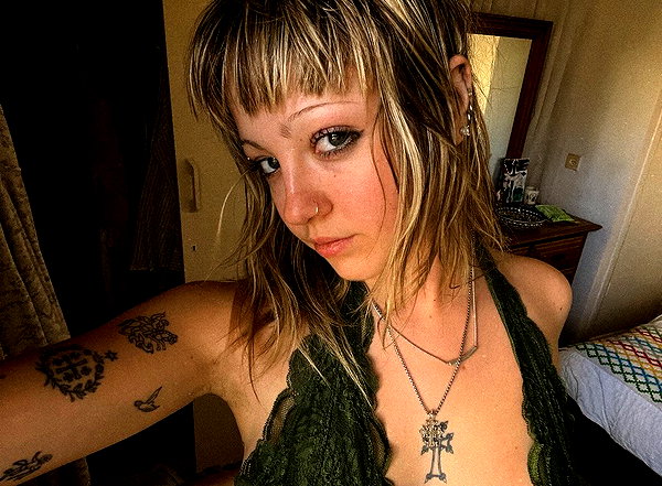 _femalien instagram image archive image