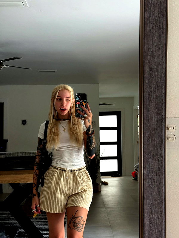 peachtoot.plz instagram image archive image