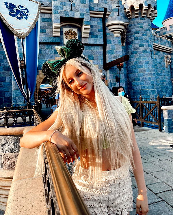 ellianawalmsley instagram image archive image