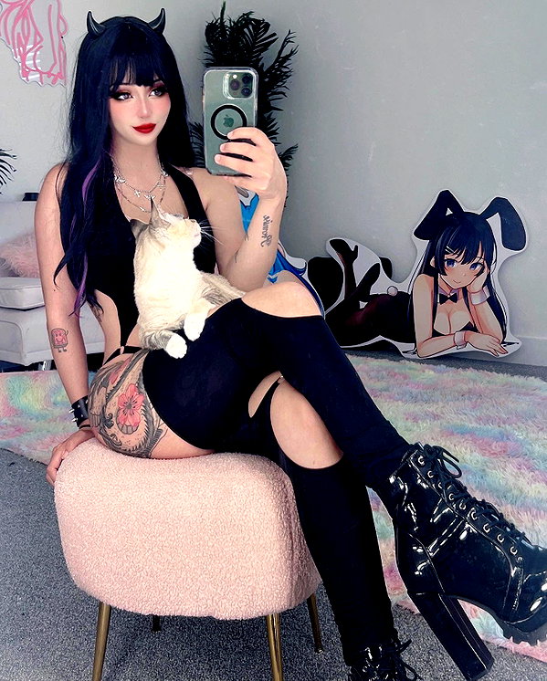 ellaexplicit_ instagram image archive image