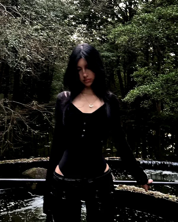 chica.niebla instagram image archive image