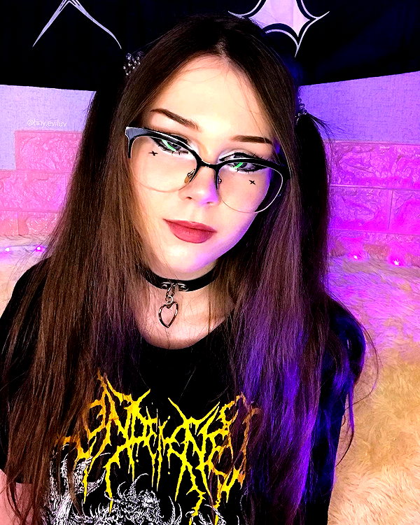 tiny.eviluv instagram image archive image
