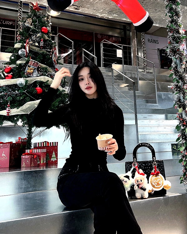 emily.ghoul instagram image archive image