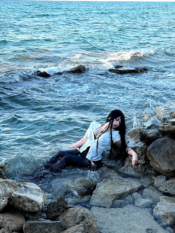 andasrose instagram image archive image