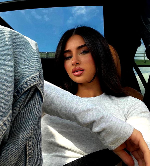 baddiesessence instagram image archive image