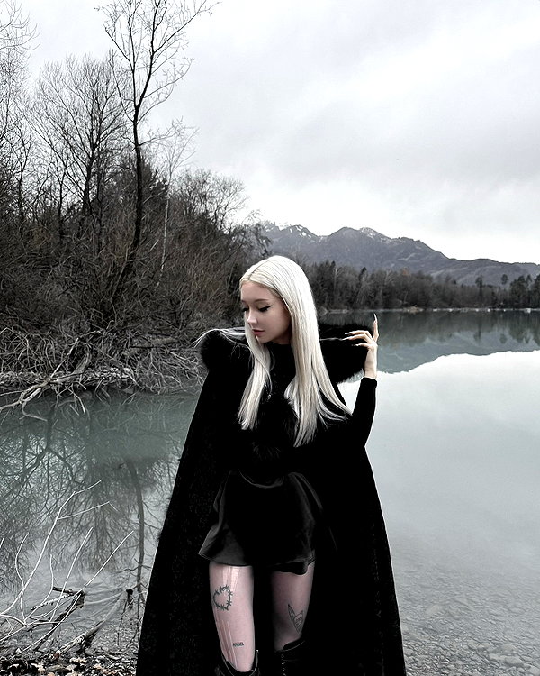 _lia.moon archive image