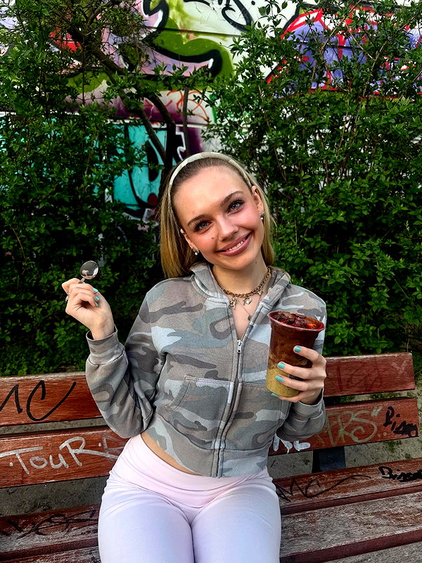 leni.bahr instagram image archive image