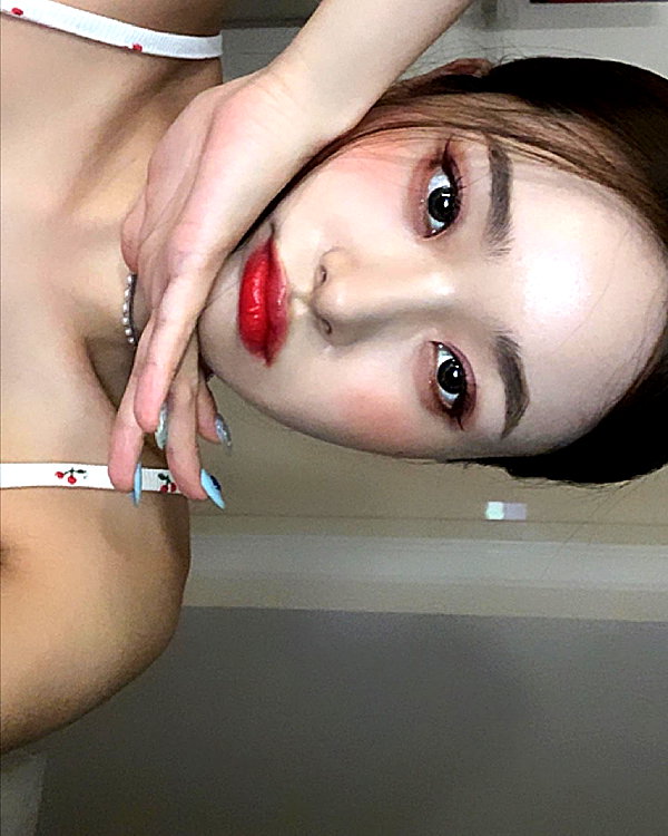 dear.zia instagram image archive image