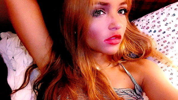 daniellebarnaa archive image