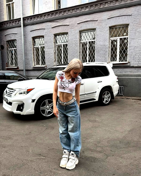 vik4au instagram image archive image