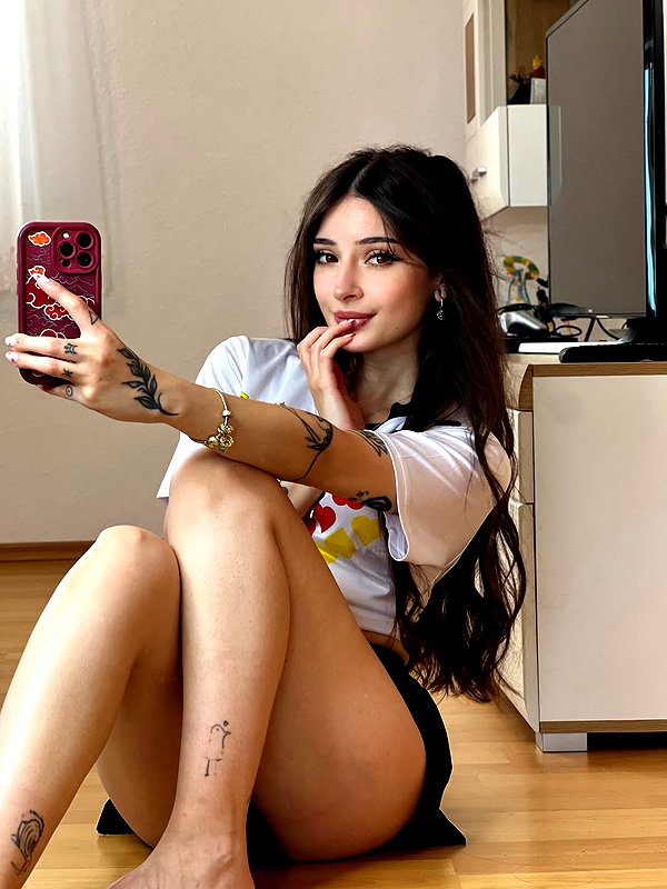 cata.leyah instagram image archive image