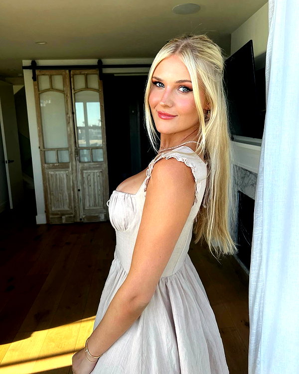 allie_dunn instagram image archive image