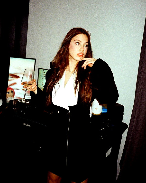anna.utka22 instagram image archive image
