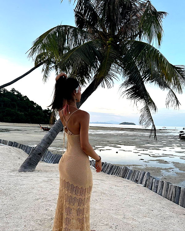 cait.knight instagram image archive image