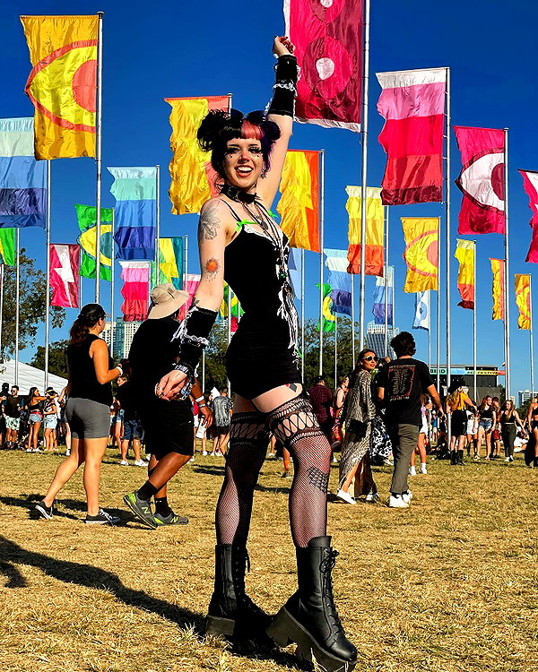 yeahimcaroline instagram image archive image