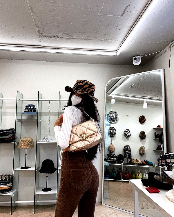 dear.zia instagram image archive image