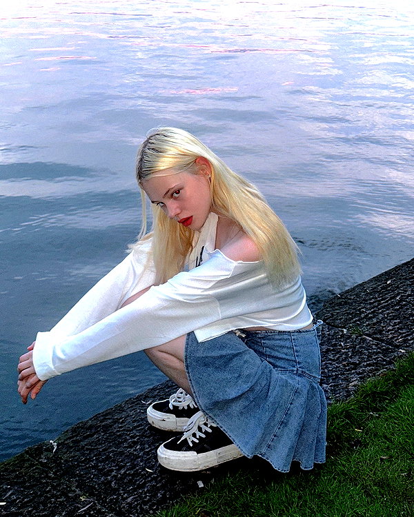 alisen.mari instagram image archive image