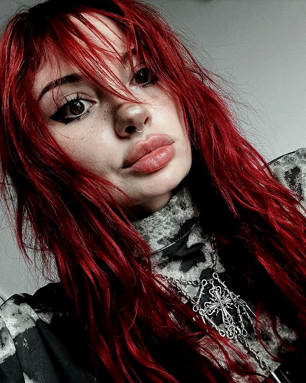 lisa.ra69 instagram image archive image