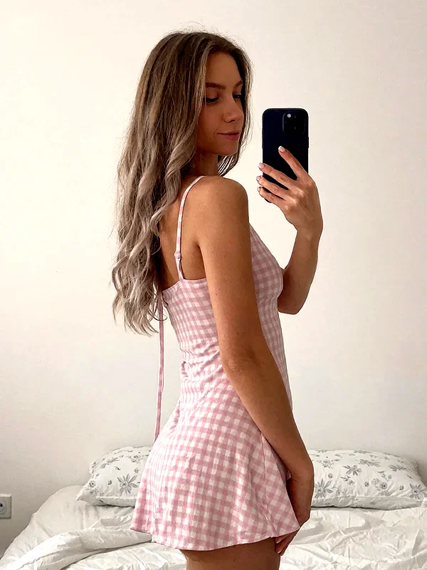 leah_strawberrycake instagram image archive image