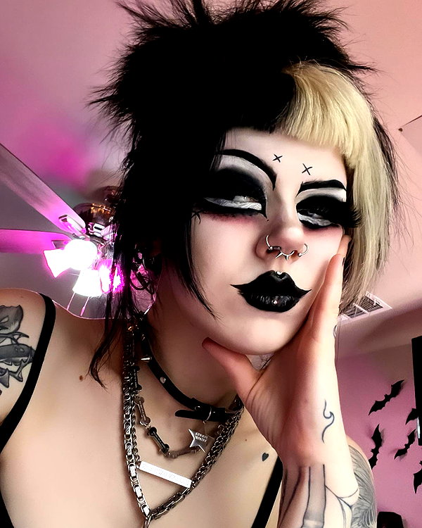 yeahimcaroline instagram image archive image