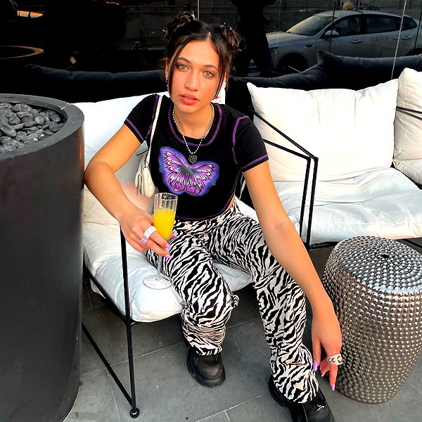 romi_henenson instagram image archive image