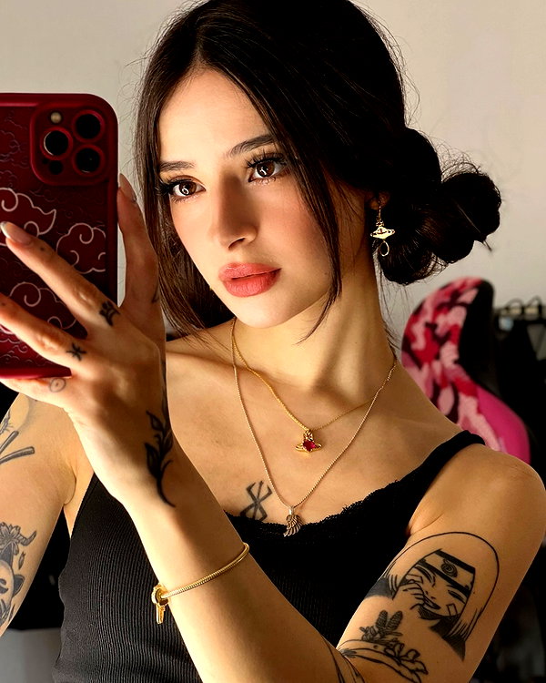 cata.leyah instagram image archive image