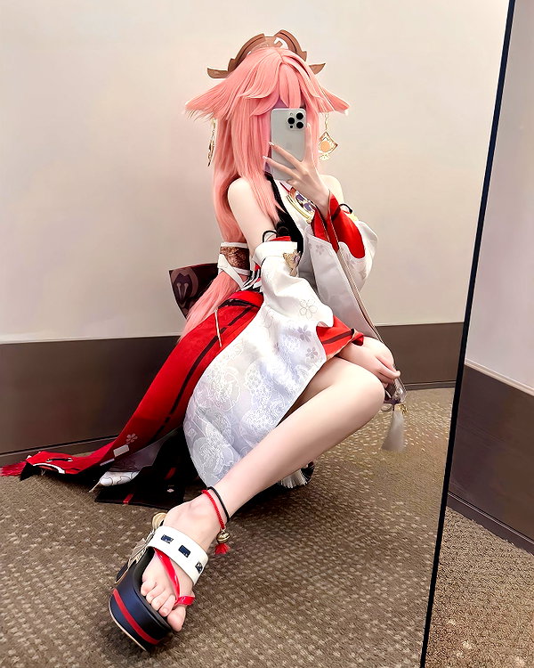 gallery_cosplayer instagram image archive image