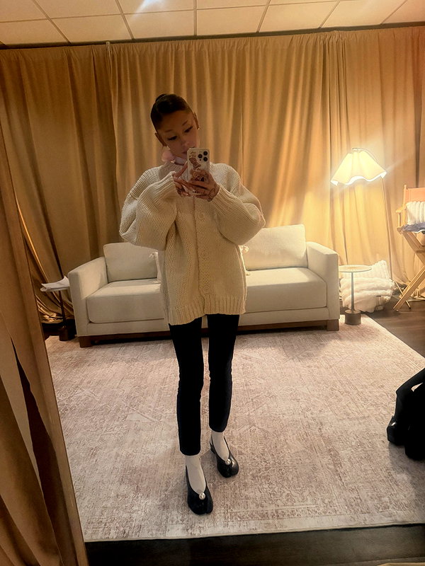 arianagrande instagram image archive image