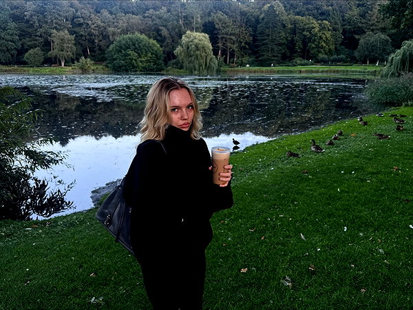 leni.bahr instagram image archive image