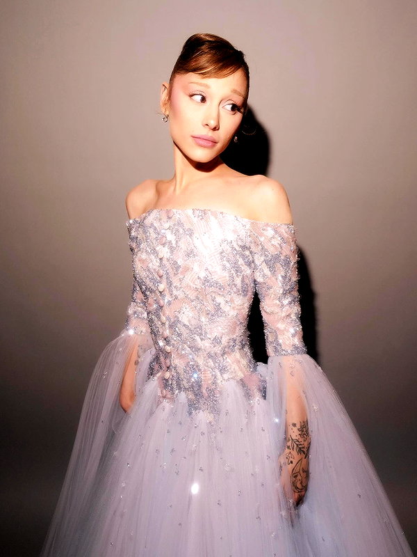 arianagrande instagram image archive image