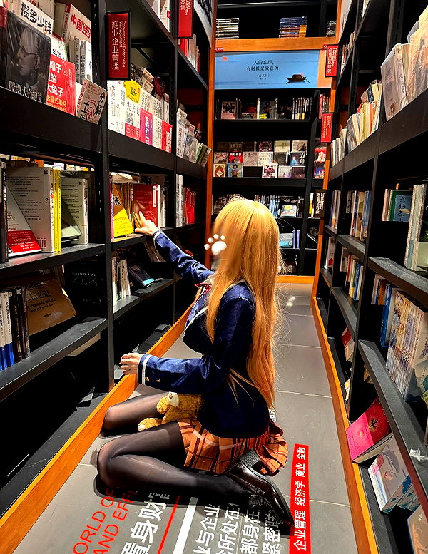 gallery_cosplayer instagram image archive image