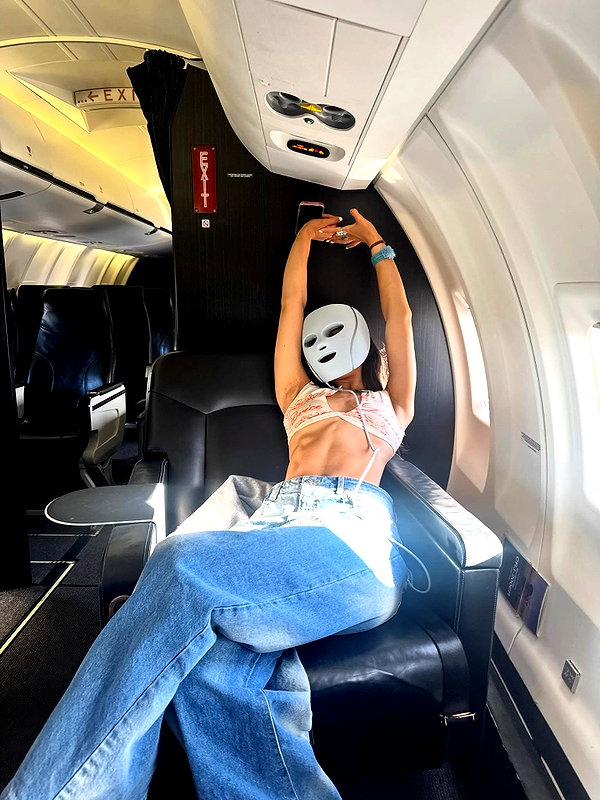 cait.knight instagram image archive image